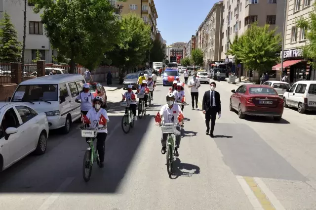 19 Mayıs kortejinde renkli görüntüler 19 Mayıs kortejinde renkli görüntüler
