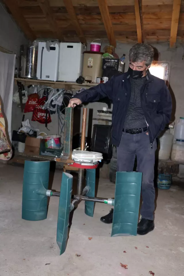 ABD'den Ağrı'daki köyüne dönüp kendi imkanlarıyla yaptığı rüzgar panelinden elektrik üretti ABD'den Ağrı'daki köyüne dönüp kendi imkanlarıyla yaptığı rüzgar panelinden elektrik üretti