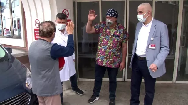 Açık kalp ameliyatına alınan 'Fıs Fıs İsmail' taburcu edildi Açık kalp ameliyatına alınan 'Fıs Fıs İsmail' taburcu edildi