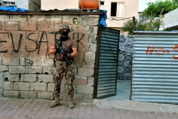 Son dakika haberi | Adana'da DEAŞ ve El Kaide operasyonu: 4 gözaltı (2)- Yeniden Son dakika haberi | Adana'da DEAŞ ve El Kaide operasyonu: 4 gözaltı (2)- Yeniden