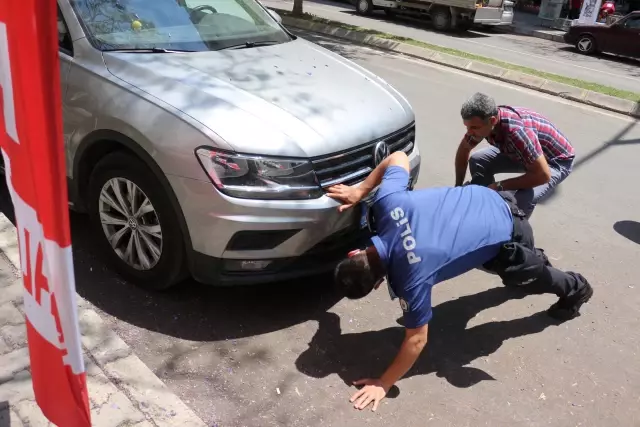 Adana'da otomobilin motor kısmına sıkışan kedi yavruları kurtarıldı Adana'da otomobilin motor kısmına sıkışan kedi yavruları kurtarıldı