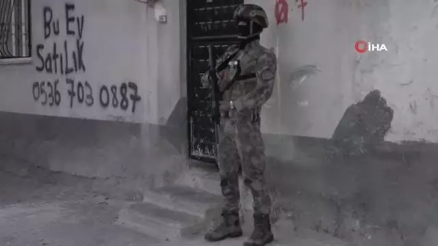 Adana'da Özel Harekat destekli DEAŞ operasyonu Adana'da Özel Harekat destekli DEAŞ operasyonu