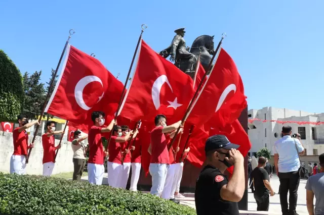 Şemdinli'de 19 Mayıs Atatürk'ü Anma, Gençlik ve Spor Bayramı kutlanıyor Şemdinli'de 19 Mayıs Atatürk'ü Anma, Gençlik ve Spor Bayramı kutlanıyor