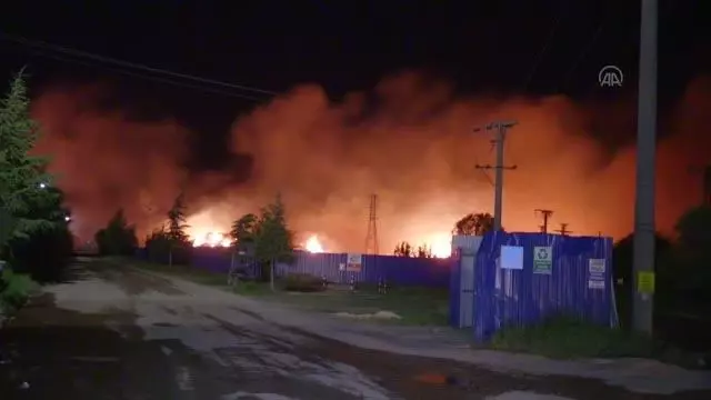 AFYONKARAHİSAR - Biyokütle enerji santralinde yangın çıktı (5) AFYONKARAHİSAR - Biyokütle enerji santralinde yangın çıktı (5)