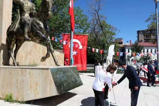 Ağrı'da 19 Mayıs Atatürk'ü Anma, Gençlik ve Spor Bayramı kutlandı Ağrı'da 19 Mayıs Atatürk'ü Anma, Gençlik ve Spor Bayramı kutlandı