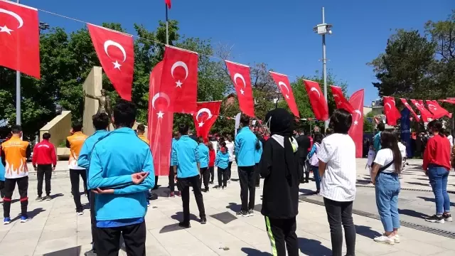 Ağrı'da 19 Mayıs Atatürk'ü Anma, Gençlik ve Spor Bayramı kutlandı Ağrı'da 19 Mayıs Atatürk'ü Anma, Gençlik ve Spor Bayramı kutlandı