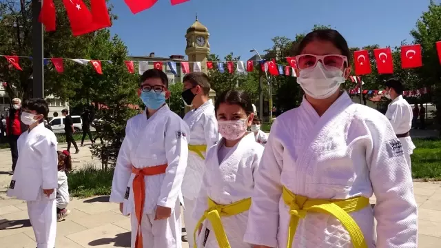 Ağrı'da 19 Mayıs Atatürk'ü Anma, Gençlik ve Spor Bayramı kutlandı Ağrı'da 19 Mayıs Atatürk'ü Anma, Gençlik ve Spor Bayramı kutlandı