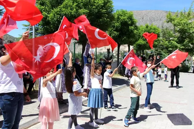 Son dakika! Amasya çocuk yuvasında coşkulu 19 Mayıs kutlaması Son dakika! Amasya çocuk yuvasında coşkulu 19 Mayıs kutlaması