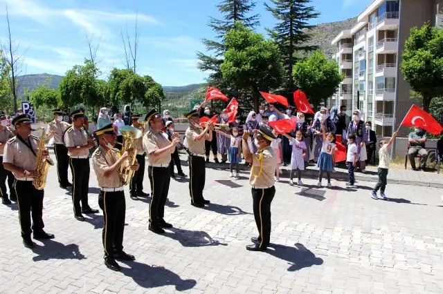 Son dakika! Amasya çocuk yuvasında coşkulu 19 Mayıs kutlaması Son dakika! Amasya çocuk yuvasında coşkulu 19 Mayıs kutlaması