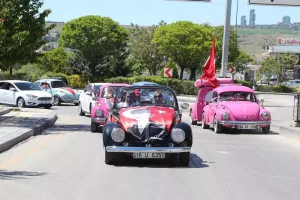 Ankara'da klasik otomobillerle '19 Mayıs' kutlaması Ankara'da klasik otomobillerle '19 Mayıs' kutlaması