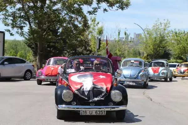Ankara'da klasik otomobillerle '19 Mayıs' kutlaması Ankara'da klasik otomobillerle '19 Mayıs' kutlaması