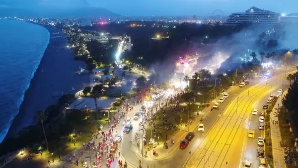 ANTALYA'DA RENKLİ MOBİL FENER ALAYI ANTALYA'DA RENKLİ MOBİL FENER ALAYI