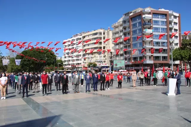 Şemdinli'de 19 Mayıs Atatürk'ü Anma, Gençlik ve Spor Bayramı kutlanıyor Şemdinli'de 19 Mayıs Atatürk'ü Anma, Gençlik ve Spor Bayramı kutlanıyor