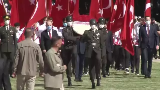 Son dakika haber: Bakan Kasaopğlu ve beraberindeki heyet Anıtkabir'de Son dakika haber: Bakan Kasaopğlu ve beraberindeki heyet Anıtkabir'de