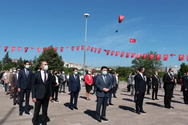 Balıkesir'de paramotorlu 19 Mayıs kutlaması Balıkesir'de paramotorlu 19 Mayıs kutlaması