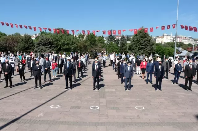 Balıkesir'de paramotorlu 19 Mayıs kutlaması Balıkesir'de paramotorlu 19 Mayıs kutlaması