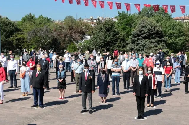Balıkesir'de paramotorlu 19 Mayıs kutlaması Balıkesir'de paramotorlu 19 Mayıs kutlaması