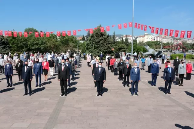 Balıkesir'de paramotorlu 19 Mayıs kutlaması Balıkesir'de paramotorlu 19 Mayıs kutlaması