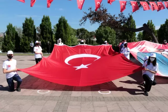 Balıkesir'de paramotorlu 19 Mayıs kutlaması Balıkesir'de paramotorlu 19 Mayıs kutlaması