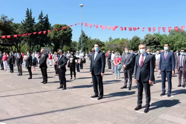 Balıkesir'de paramotorlu 19 Mayıs kutlaması Balıkesir'de paramotorlu 19 Mayıs kutlaması