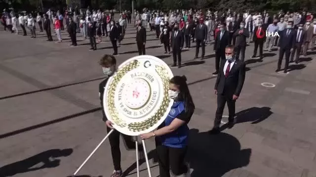 Balıkesir'de paramotorlu 19 Mayıs kutlaması Balıkesir'de paramotorlu 19 Mayıs kutlaması