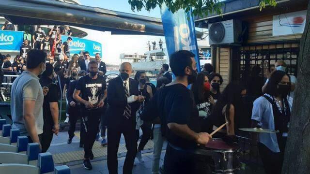 Beşiktaş motorları maviliklere sürdü! Siyah-beyazlıların şampiyonluk kutlamaları başladı Beşiktaş motorları maviliklere sürdü! Siyah-beyazlıların şampiyonluk kutlamaları başladı