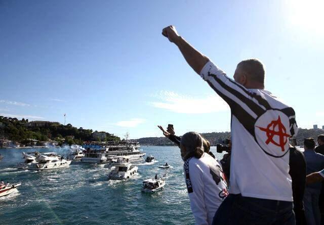 Beşiktaş motorları maviliklere sürdü! Siyah-beyazlıların şampiyonluk kutlamaları başladı Beşiktaş motorları maviliklere sürdü! Siyah-beyazlıların şampiyonluk kutlamaları başladı