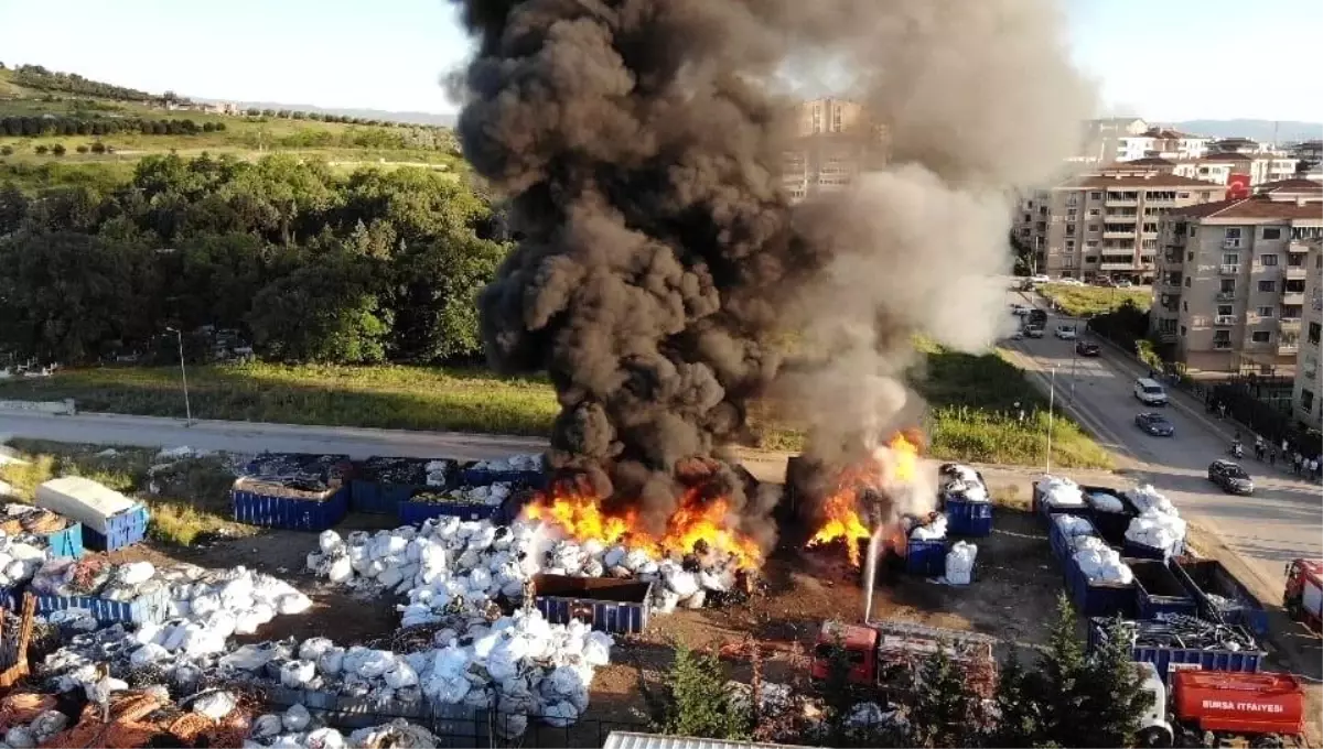 Bursa'da geri dönüşüm tesisindeki yangın kontrol altına alındı