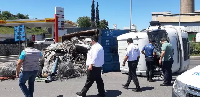 devrilen kamyonda yuklu hurdalar yola sacildi 2 14142419 o