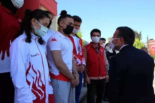 Düzce'de 19 Mayıs Törenlerle kutlandı Düzce'de 19 Mayıs Törenlerle kutlandı