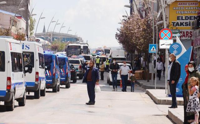 Erzurum'da 19 Mayıs araç konvoyu Erzurum'da 19 Mayıs araç konvoyu