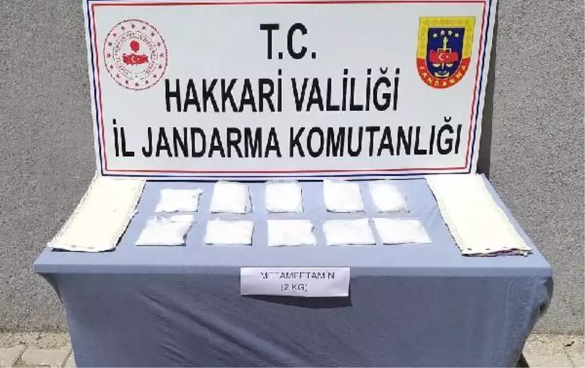 Hakkari'de yolcu minibüsünde 2 kilo uyuşturucu ele geçirildi