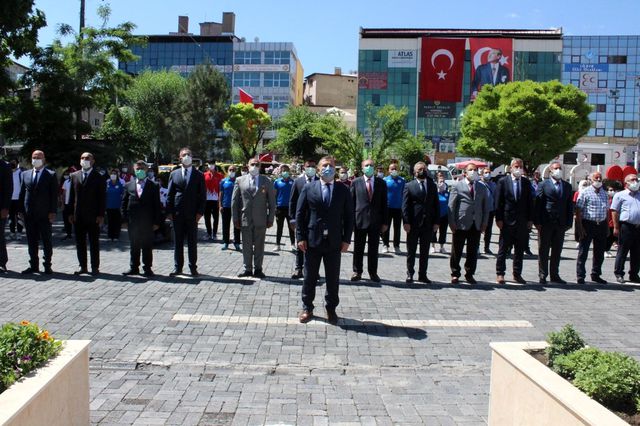 Iğdır'da 19 Mayıs Atatürk'ü Anma Gençlik ve Spor Bayramı kutlandı Iğdır'da 19 Mayıs Atatürk'ü Anma Gençlik ve Spor Bayramı kutlandı