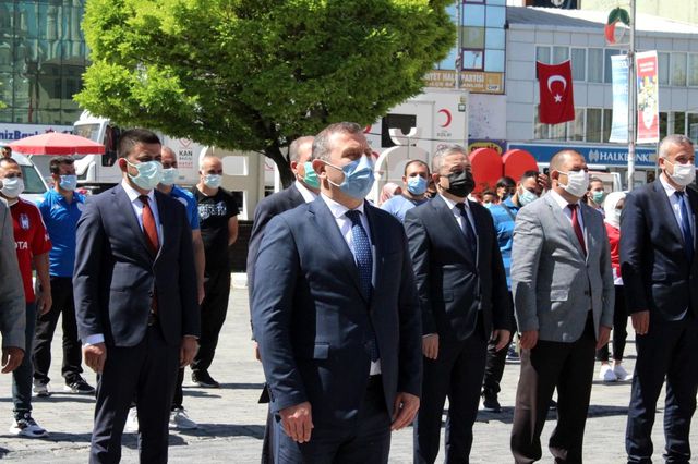 Iğdır'da 19 Mayıs Atatürk'ü Anma Gençlik ve Spor Bayramı kutlandı Iğdır'da 19 Mayıs Atatürk'ü Anma Gençlik ve Spor Bayramı kutlandı