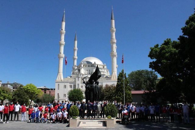 Iğdır'da 19 Mayıs Atatürk'ü Anma Gençlik ve Spor Bayramı kutlandı Iğdır'da 19 Mayıs Atatürk'ü Anma Gençlik ve Spor Bayramı kutlandı