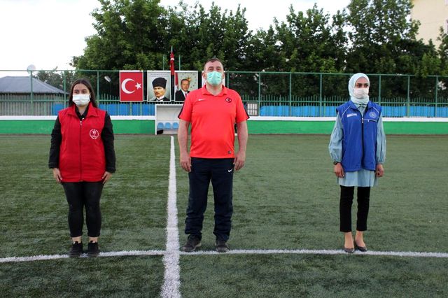 Iğdır'da saatler 19.19'u gösterdiğinde İstiklal Marşı okundu Iğdır'da saatler 19.19'u gösterdiğinde İstiklal Marşı okundu