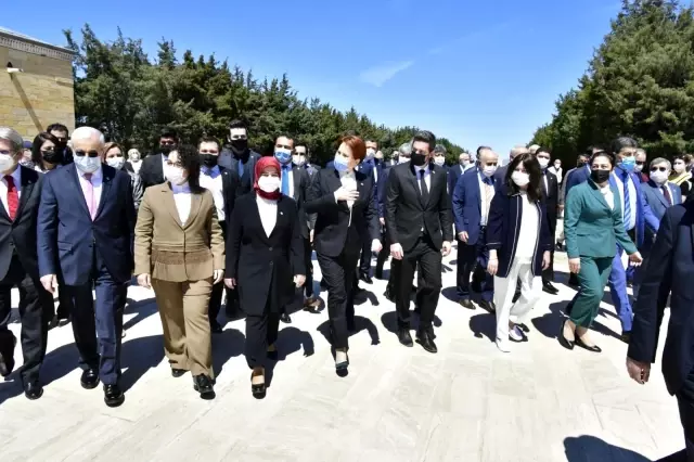İYİ Parti lideri Akşener'den Anıtkabir'e ziyaret İYİ Parti lideri Akşener'den Anıtkabir'e ziyaret