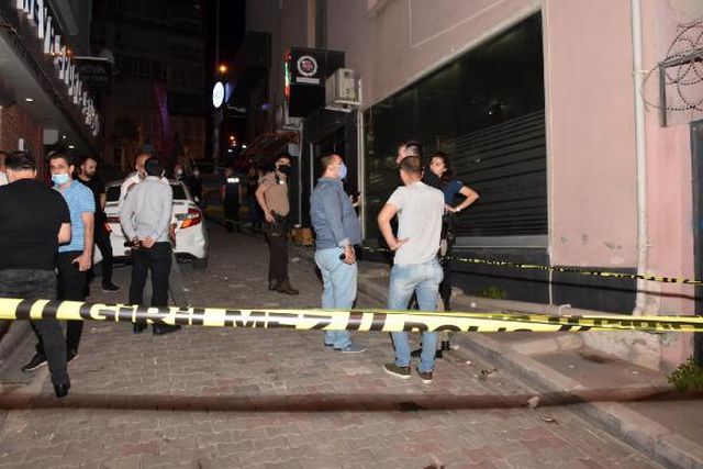Konak'ta silahlı kavgada 4 kişi yaralandı