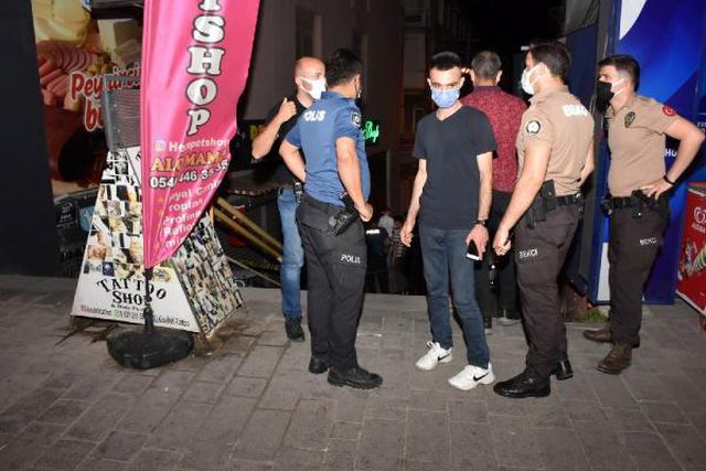 Konak'ta silahlı kavgada 4 kişi yaralandı
