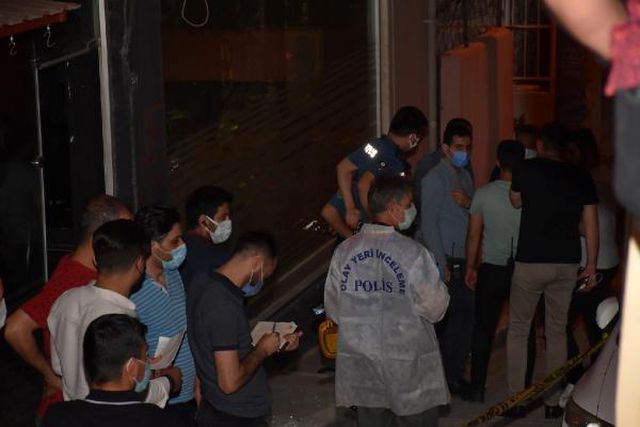 Konak'ta silahlı kavgada 4 kişi yaralandı