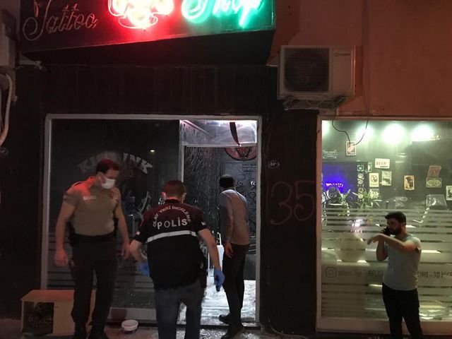 Konak'ta silahlı kavgada 4 kişi yaralandı