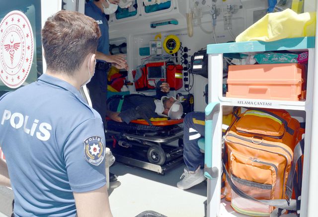 karamursel de bahceye devrilen hafriyat kamyo 2 14142211 o