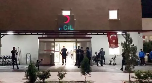 Kardeşlerin oda kavgasında kan aktı: 1 ölü, 1 yaralı Kardeşlerin oda kavgasında kan aktı: 1 ölü, 1 yaralı
