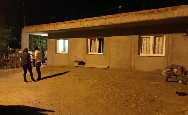Kardeşlerin oda kavgasında kan aktı: 1 ölü, 1 yaralı Kardeşlerin oda kavgasında kan aktı: 1 ölü, 1 yaralı