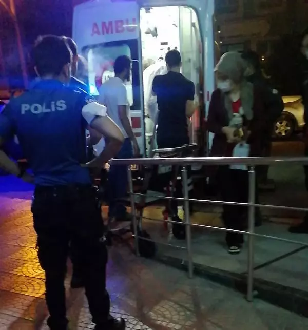 Kardeşlerin oda kavgasında kan aktı: 1 ölü, 1 yaralı Kardeşlerin oda kavgasında kan aktı: 1 ölü, 1 yaralı