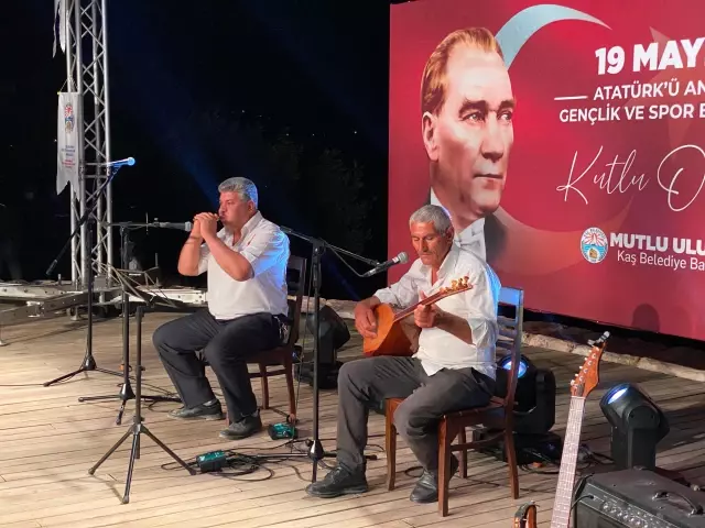 Kaş'ta 19 Mayıs Atatürk'ü Anma, Gençlik ve Spor Bayramı'nda çevrimiçi konser Kaş'ta 19 Mayıs Atatürk'ü Anma, Gençlik ve Spor Bayramı'nda çevrimiçi konser