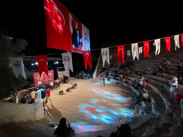 Kaş'ta 19 Mayıs Atatürk'ü Anma, Gençlik ve Spor Bayramı'nda çevrimiçi konser Kaş'ta 19 Mayıs Atatürk'ü Anma, Gençlik ve Spor Bayramı'nda çevrimiçi konser