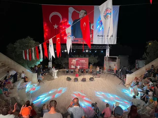 Kaş'ta 19 Mayıs Atatürk'ü Anma, Gençlik ve Spor Bayramı'nda çevrimiçi konser Kaş'ta 19 Mayıs Atatürk'ü Anma, Gençlik ve Spor Bayramı'nda çevrimiçi konser