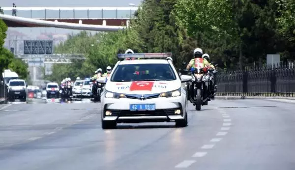 Konya'da polisten 19 Mayıs korteji