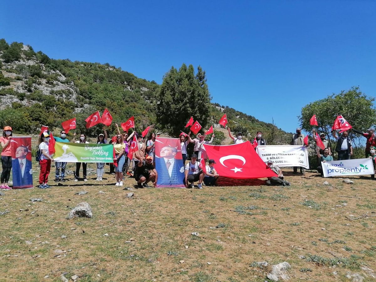 Konyalı doğa tutkunları, doğa yürüyüşü etkinliğinde Beyşehir'de buluştu